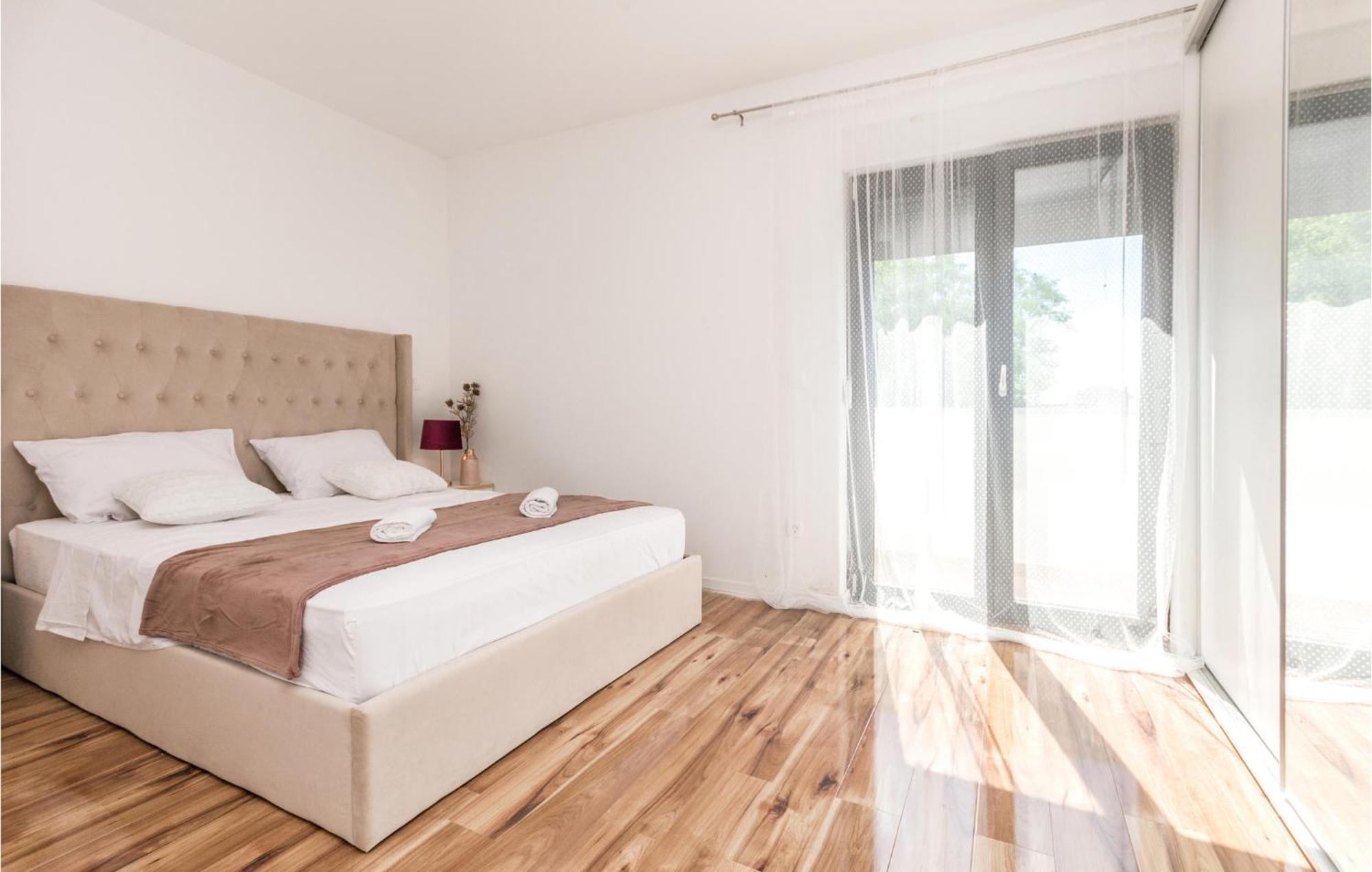 3 Bedroom Beautiful Home In Rastane Donje Donje Rastane Exteriör bild